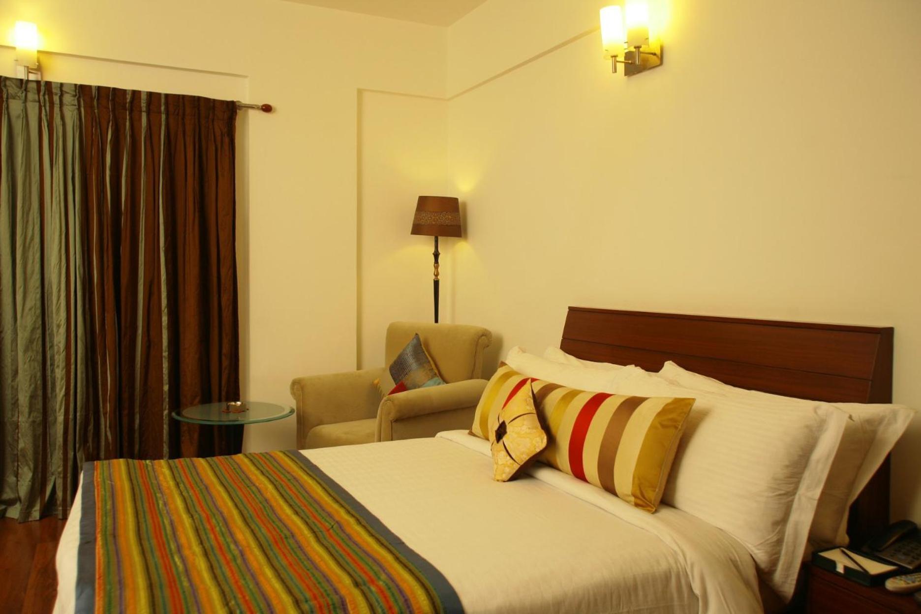 Justa Off Mg Road Hotell Bangalore Eksteriør bilde