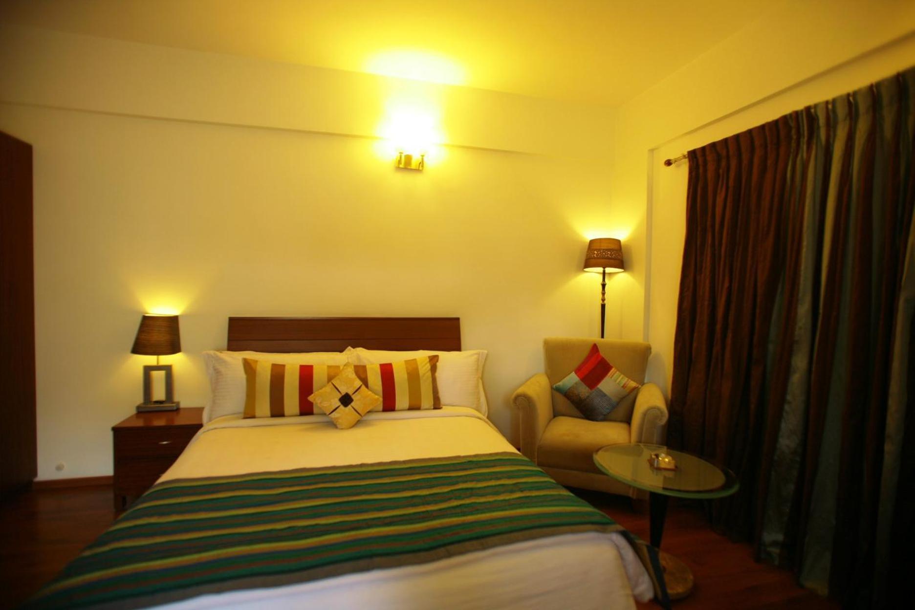 Justa Off Mg Road Hotell Bangalore Eksteriør bilde