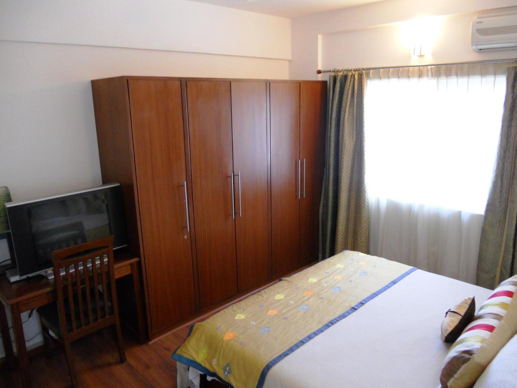 Justa Off Mg Road Hotell Bangalore Eksteriør bilde