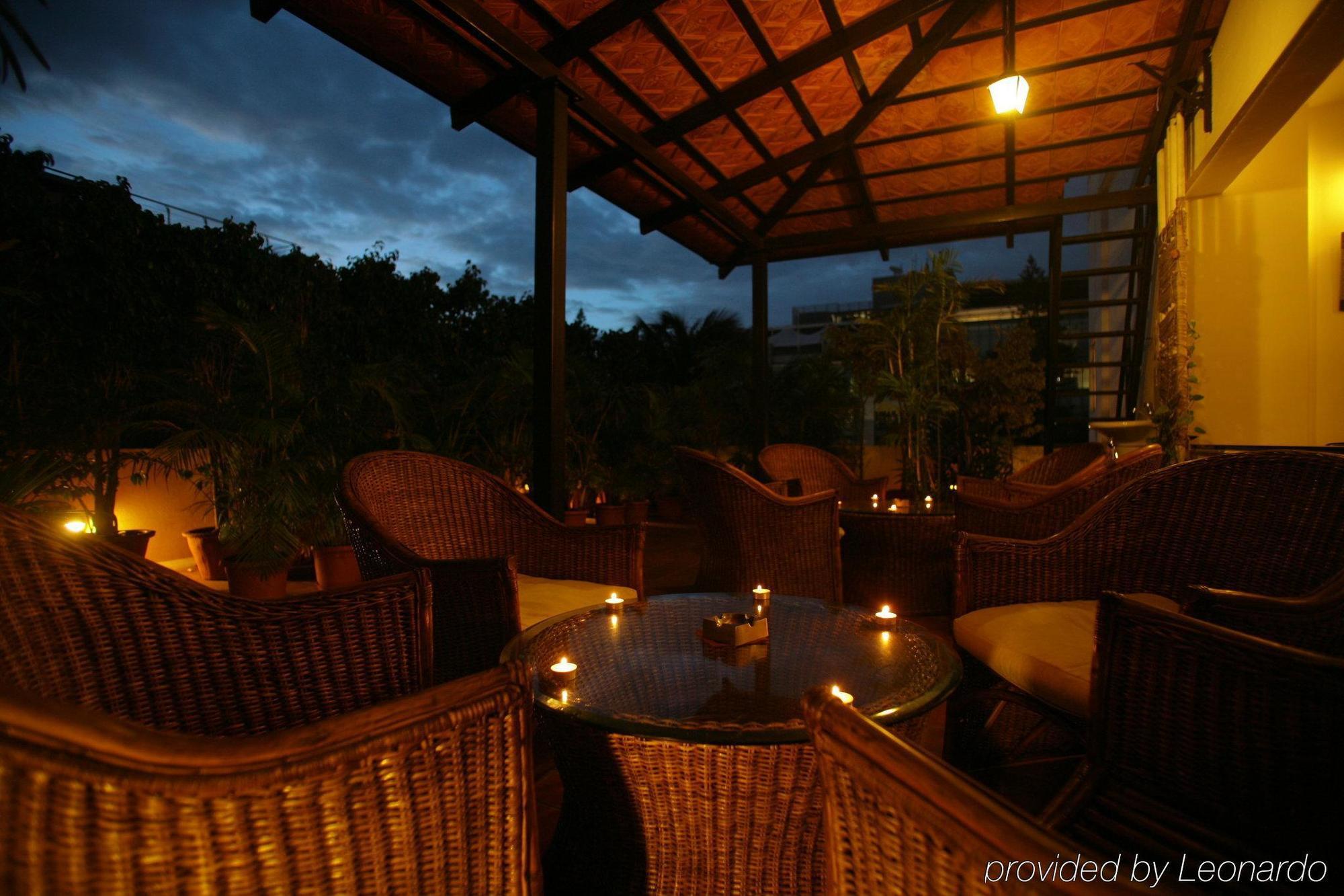 Justa Off Mg Road Hotell Bangalore Eksteriør bilde