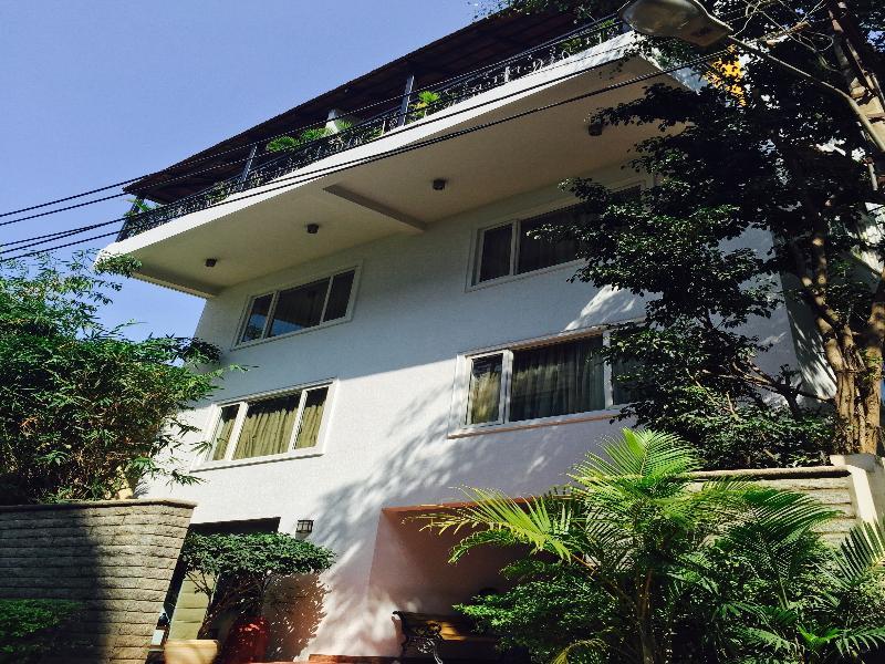 Justa Off Mg Road Hotell Bangalore Eksteriør bilde