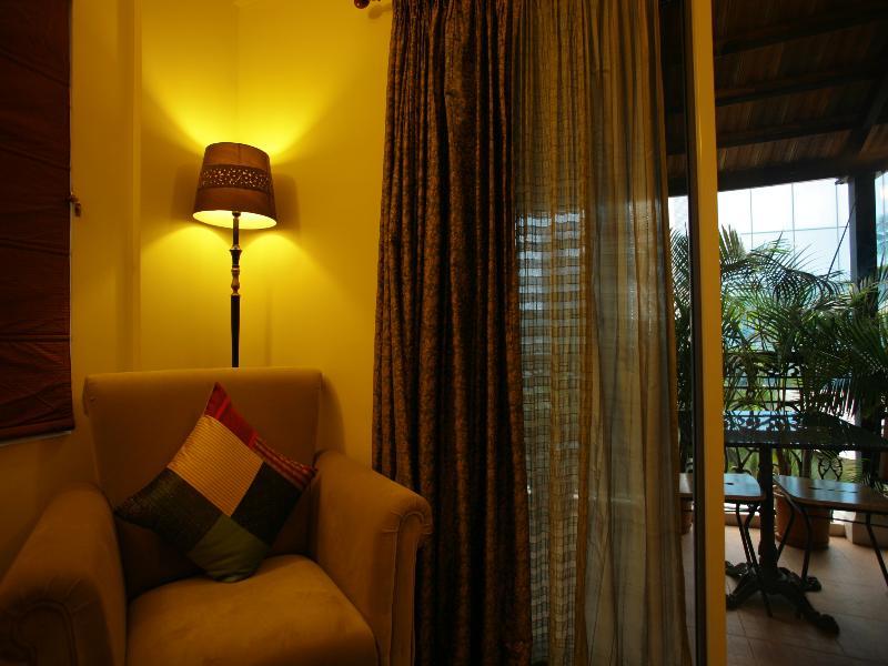 Justa Off Mg Road Hotell Bangalore Eksteriør bilde