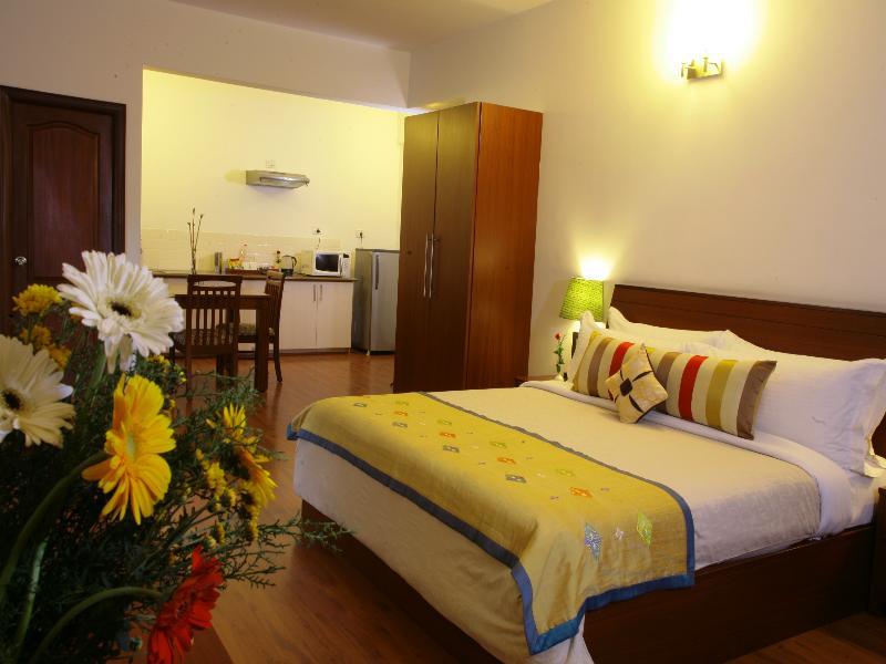 Justa Off Mg Road Hotell Bangalore Eksteriør bilde