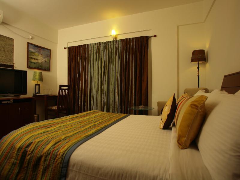 Justa Off Mg Road Hotell Bangalore Eksteriør bilde