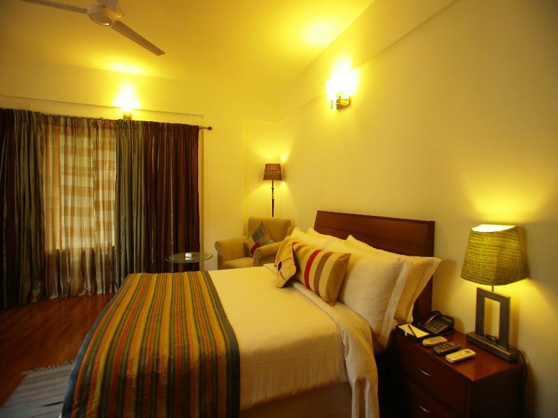 Justa Off Mg Road Hotell Bangalore Eksteriør bilde