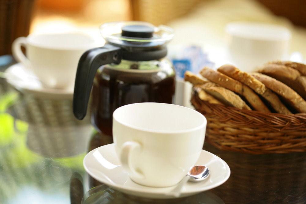 Justa Off Mg Road Hotell Bangalore Eksteriør bilde