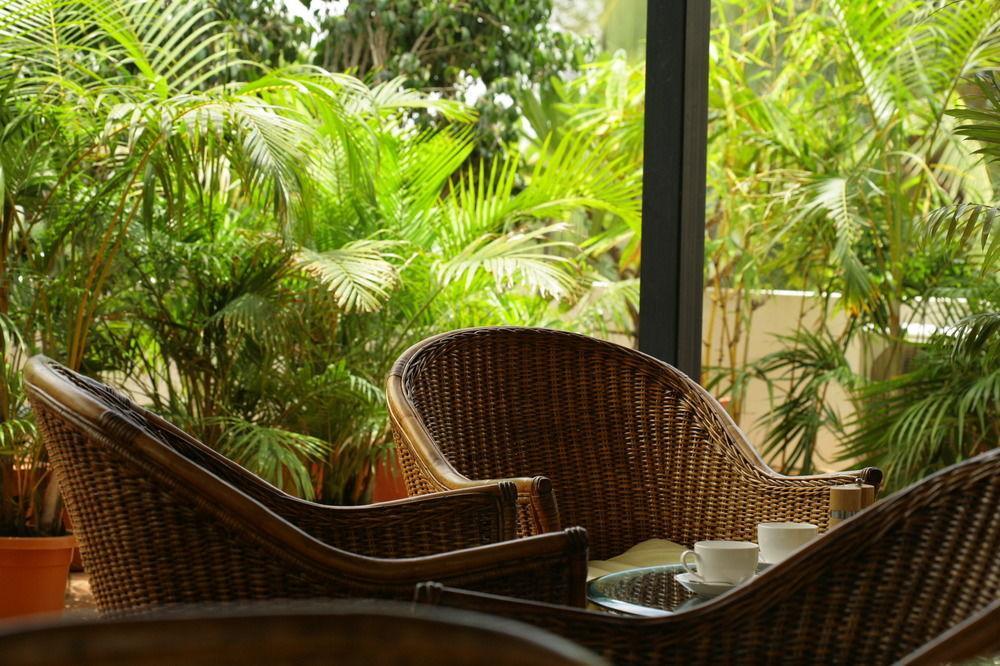 Justa Off Mg Road Hotell Bangalore Eksteriør bilde