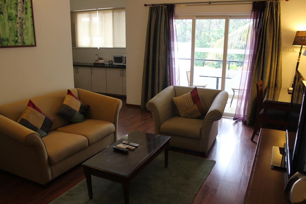 Justa Off Mg Road Hotell Bangalore Eksteriør bilde