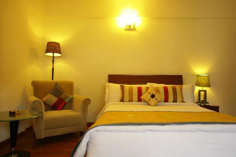 Justa Off Mg Road Hotell Bangalore Eksteriør bilde