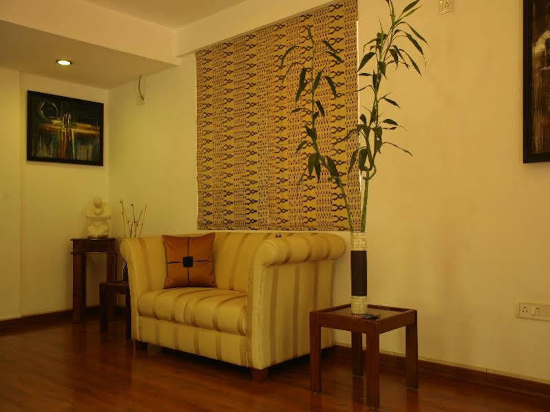 Justa Off Mg Road Hotell Bangalore Eksteriør bilde