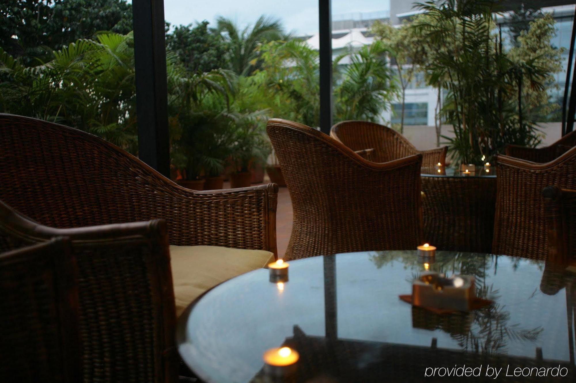 Justa Off Mg Road Hotell Bangalore Eksteriør bilde