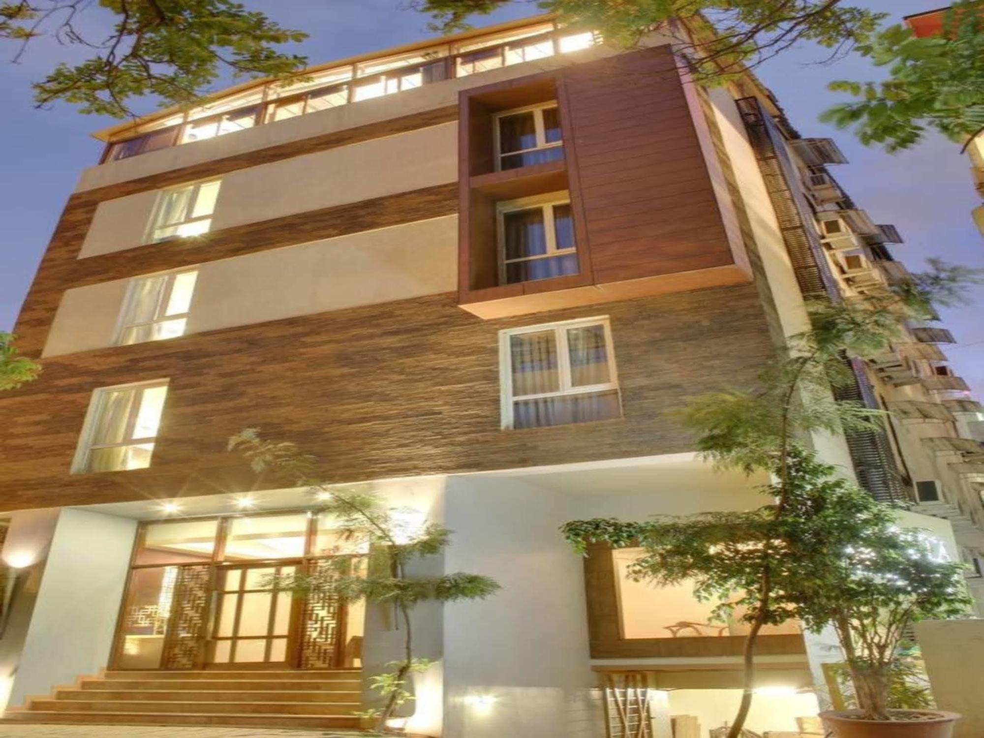 Justa Off Mg Road Hotell Bangalore Eksteriør bilde