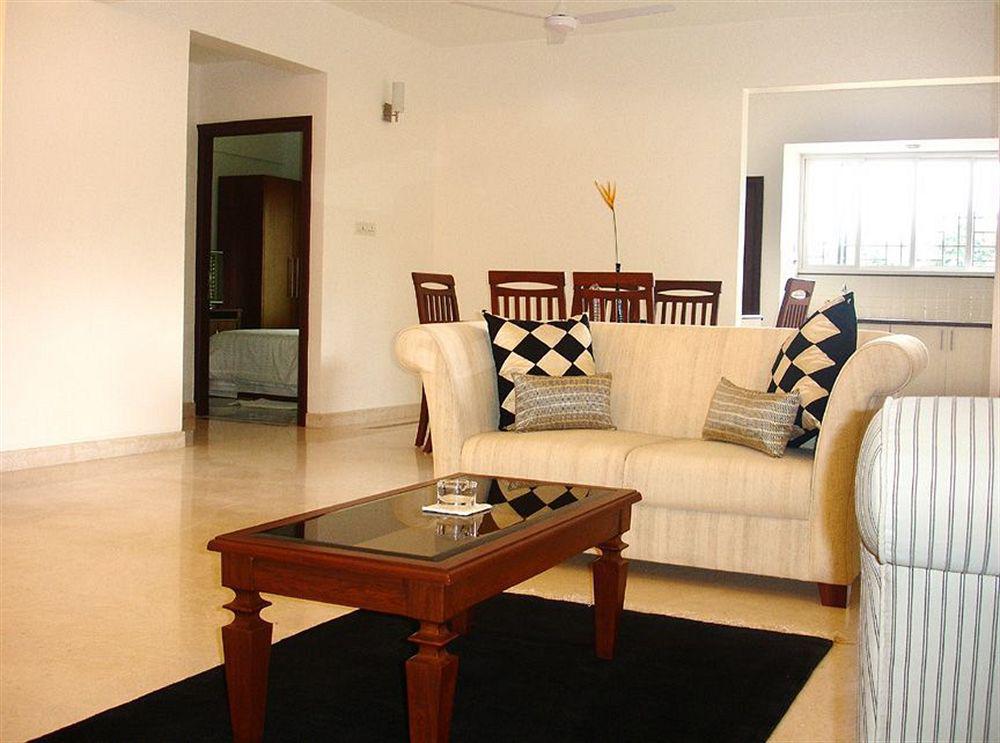 Justa Off Mg Road Hotell Bangalore Eksteriør bilde